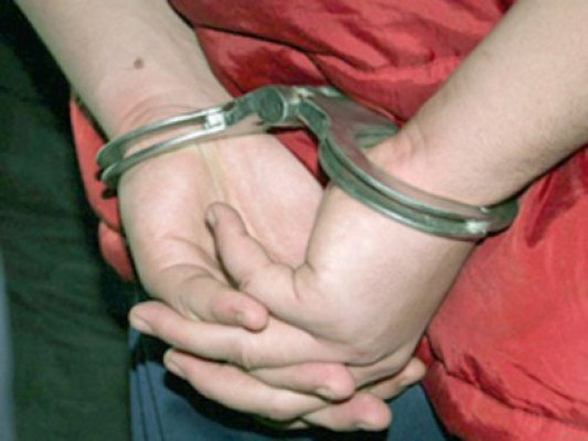 Cetăţeni căutaţi în ţară şi peste hotare, depistaţi de poliţişti